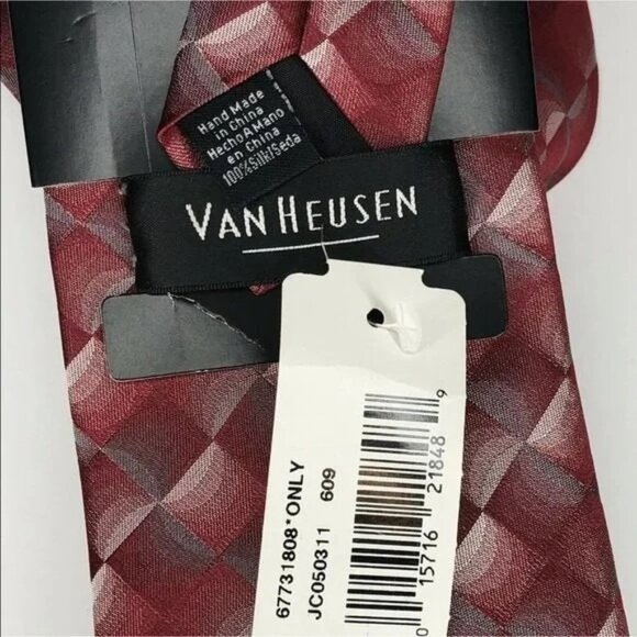 NWT Pierre Cardin, Geoffrey Beene, Van Heusen Men Neck Ties Bundle of 3 - Picture 4 of 4